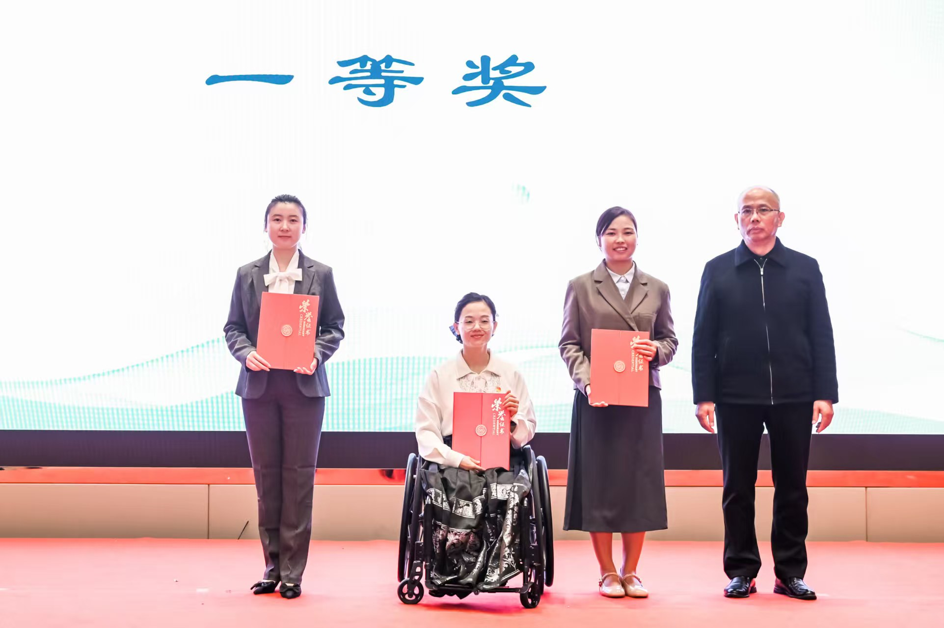 图为个人赛一等奖获奖选手